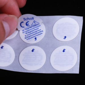 Tampilan depan Label Perekat Custom 4 Page Folding Multi-layer Label Vinyl Adhesive Booklet Multi-Layer Sticker Sheet For Cosmetic Bottle