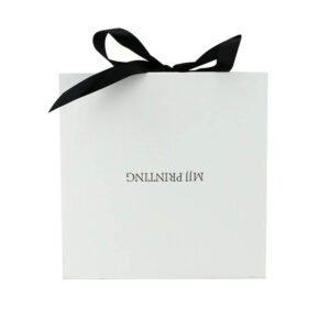 Luxury White Perfume Cosmetic Set Packaging Box Custom Luxury Perfume Box With Ribbon Logo Rigid Box For Skin Cream Product 브랜드 로고 클로즈 디테일